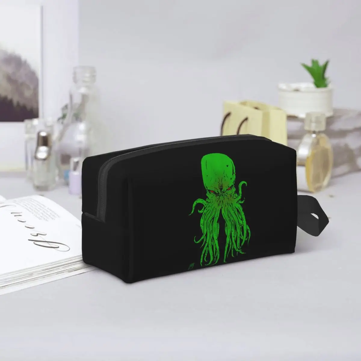 Cthulhu Octopus Sea Monster Vintage Makeup Bag Cosmetic Organizer Storage Dopp Kit Toiletry Cosmetic Bag for Women Beauty Travel