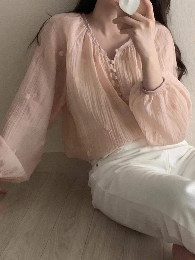 

Chic Summer Sweet Embroidered Flower See-tough Thin Long Sve Sun Protection irt Women's Loose Fit round Ne Casual Sle