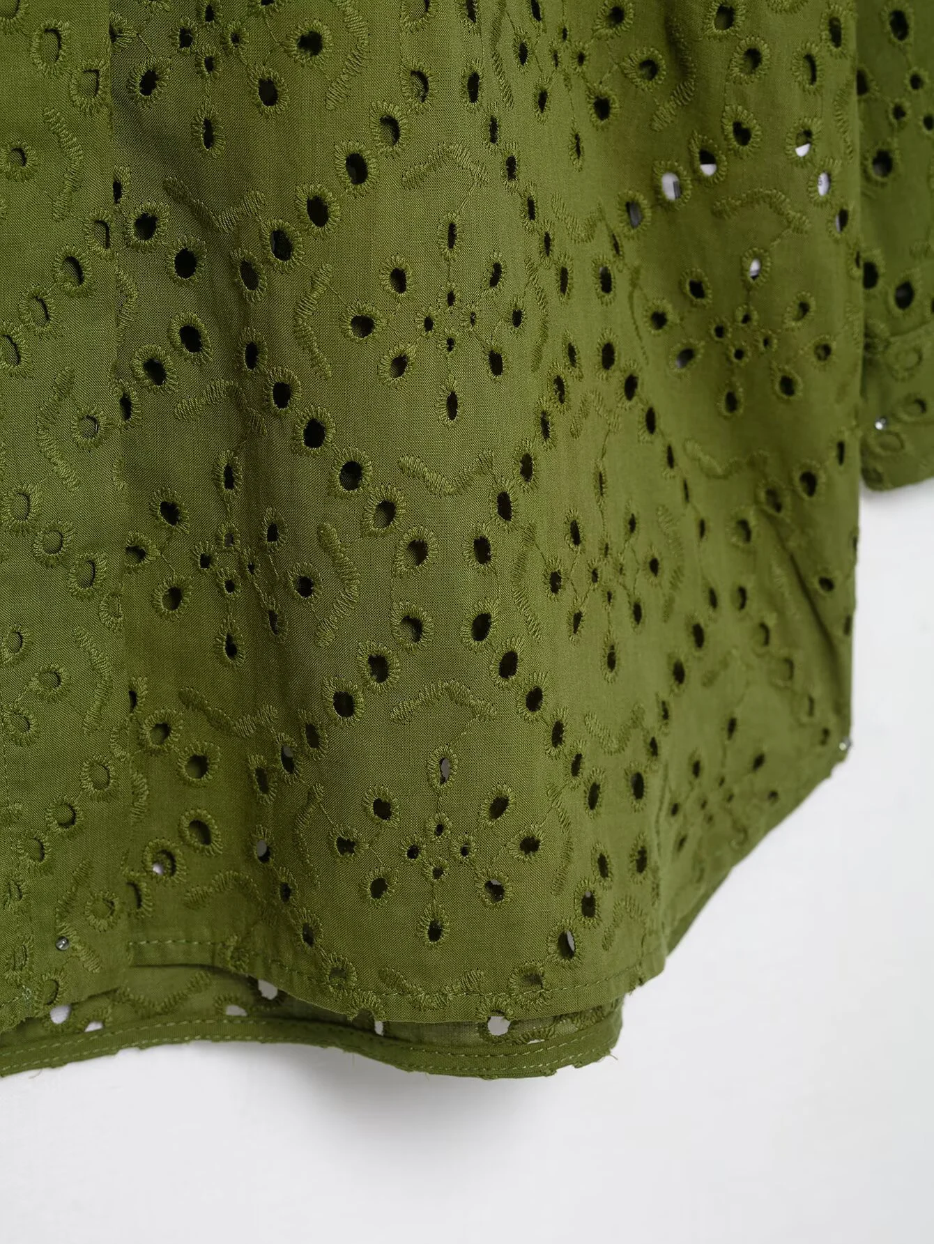 Chemise brodée creuse pour femmes, vêtements polyvalents et confortables, couleur unie, Look Slim, nouveau produit, printemps 2025