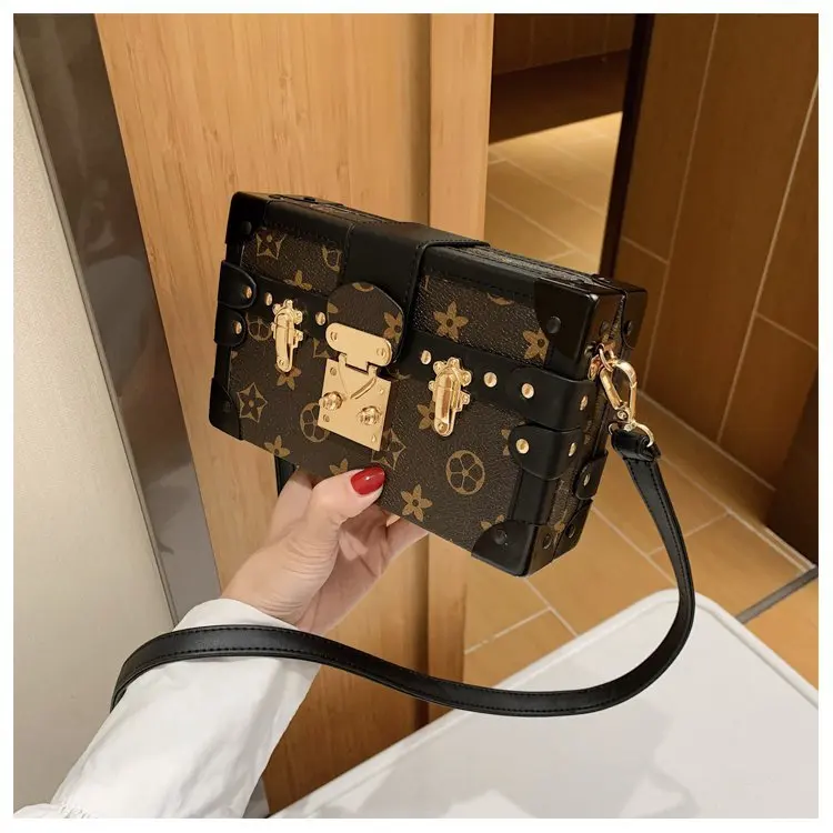 

Women’s Retro Print Box Bag – Light Luxury Cosmetic Purse,Chic Small Square Crossbody, Niche Style Handbag, Shoulder & Crossbody