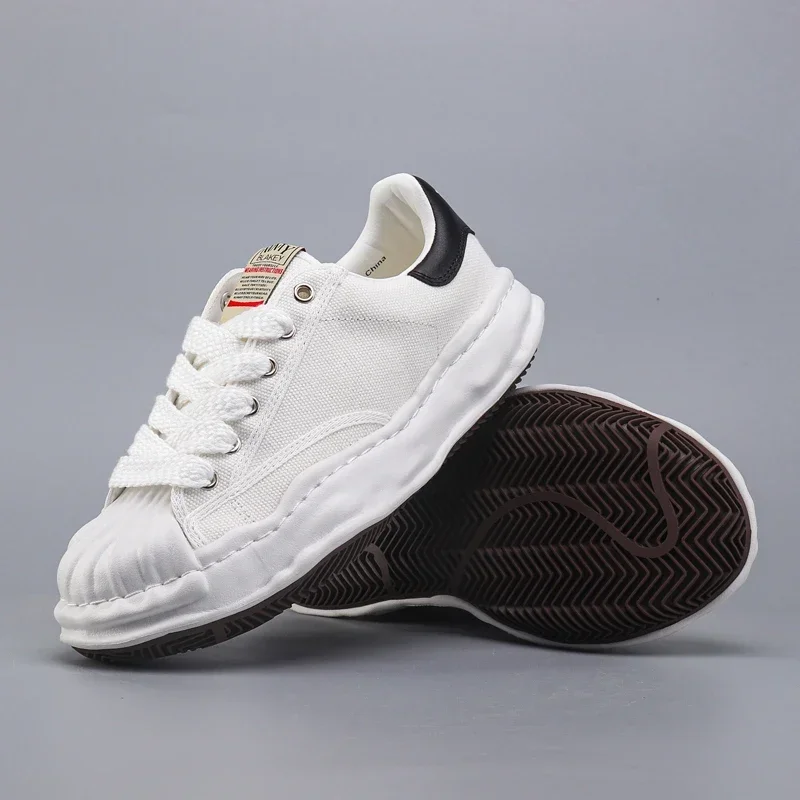 Thick soled raised shell casual shoes are fashionable, stable, simple, comfortable, and have a good appearance