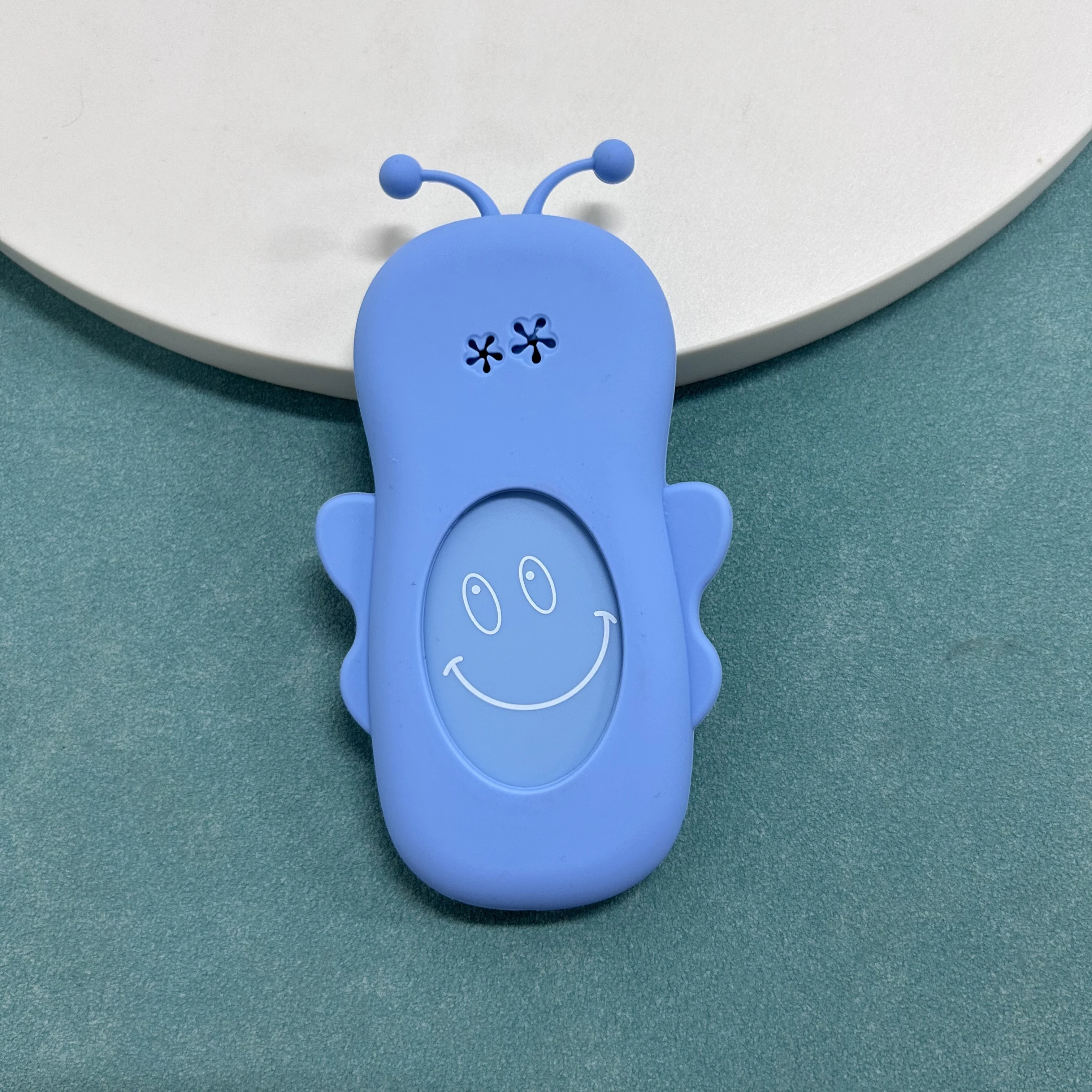 جديد H21 هاتف محمول صغير لطيف على شكل رسوم كرتونية شاشة 1.44 بوصة MTK GSM 2G ميزة شعلة هاتف راديو FM هاتف طالب رخيص #2