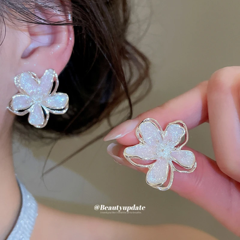 Silver Needle Small Fresh Sweet Temperament Dripping Oil Flower Earrings Women Unique Beautiful Explosive Elegant Light Luxury