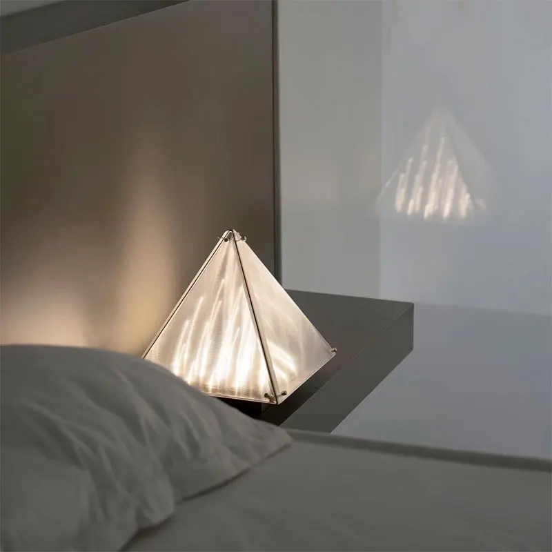 Imagem -03 - Nordic Pyramid Desk Lamp Arte Moderna Luz de Mesa Sala de Estar Sofá Quarto Hotel Cabeceira Designer Luz