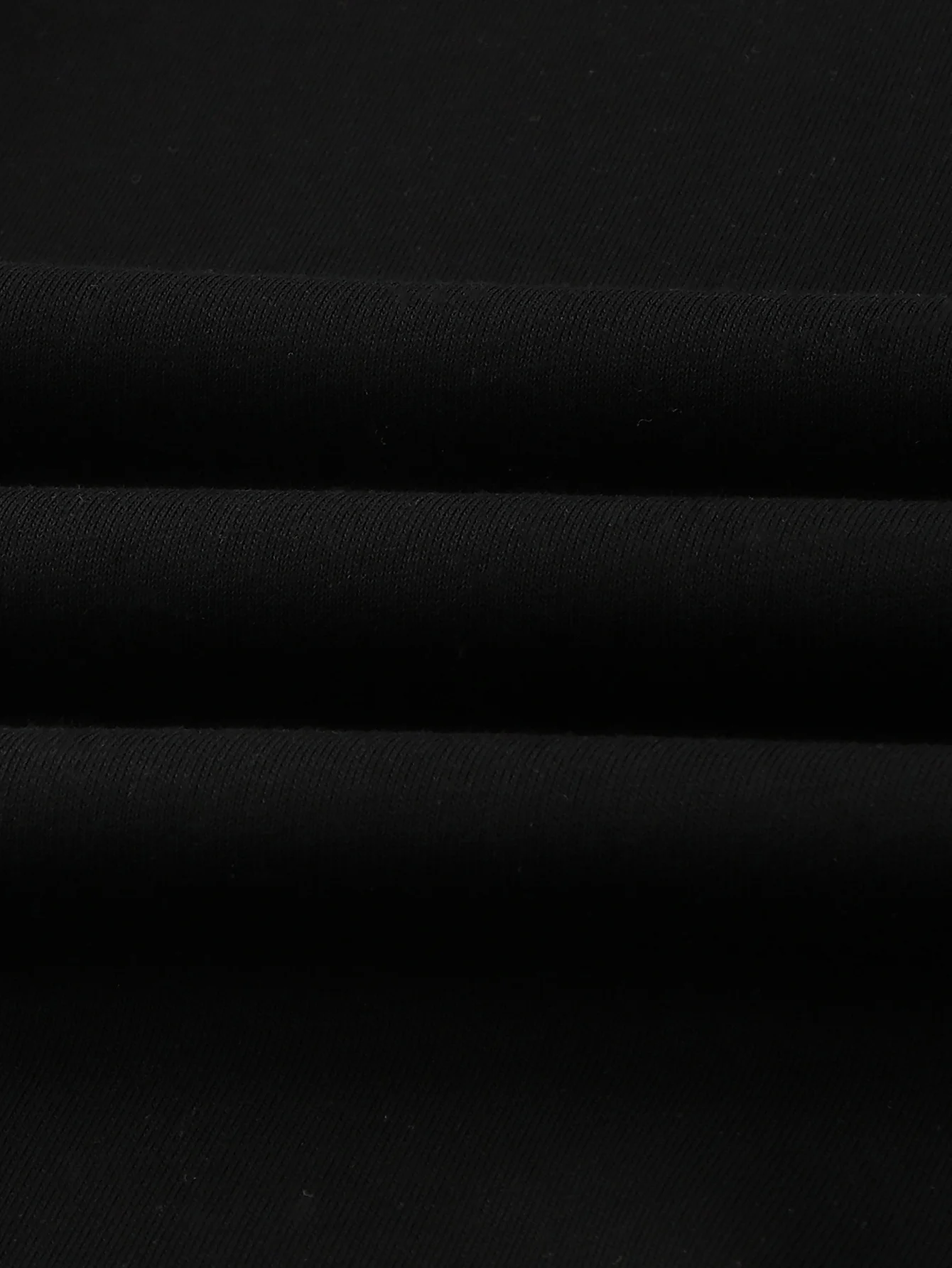 توجيه بلوفر أسود متعدد الاستخدامات فضفاض ورقيق متعدد الاستخدامات بطباعة حروف على الطراز الأجنبي سترة نسائية بأكمام طويلة