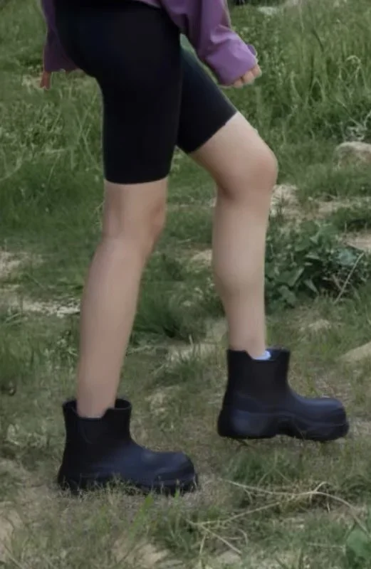 أحذية المطر للنساء 2025 نعل سميك يزيد من الارتفاع أحذية قصيرة مقاومة للماء ومضادة للانزلاق بمقدمة كبيرة وأحذية مائية قصيرة #1