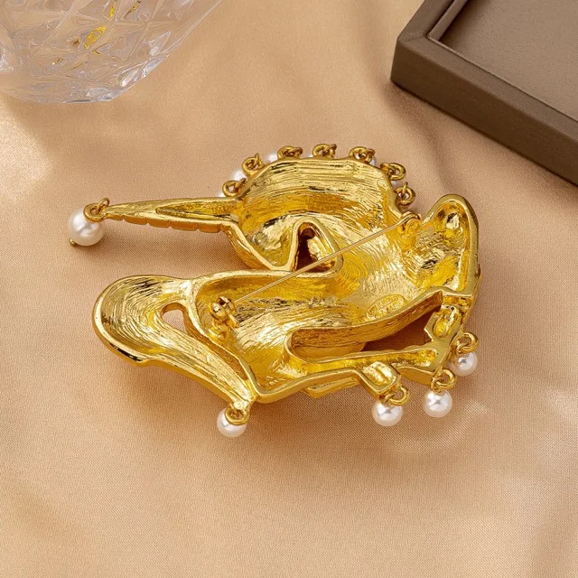 European and American foreign trade fashion ancient unicorn brooch