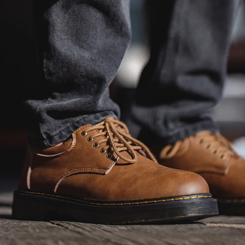 Maden-Chaussures britanniques en cuir véritable pour hommes, bottes de rinçage de travail décontractées, chaussures de sécurité basses de luxe, printemps, automne, extérieur, designer