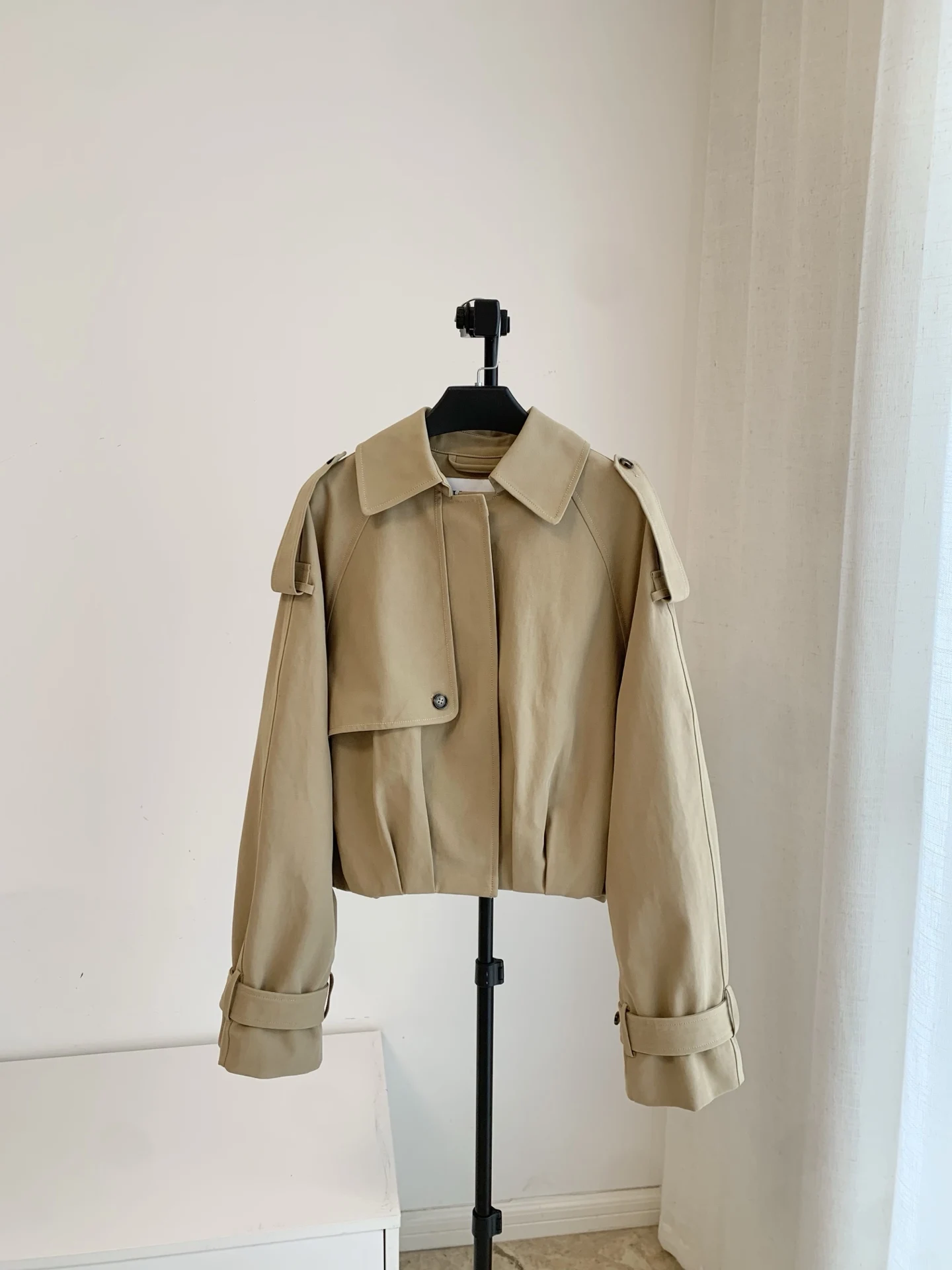 Women's Short Jacket 2026 Early Autumn Dropped Shoulder Sleeve Single breasted Turn-down Collar Fashion Coat