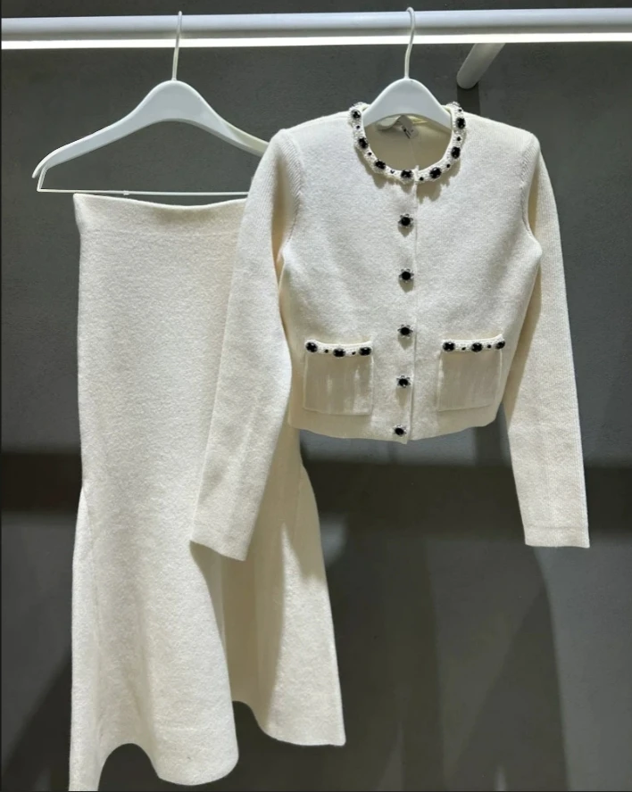 

Women's 2025 autumn two-piece suit long-sleeved round neck knitted cardigan or slim short skirt