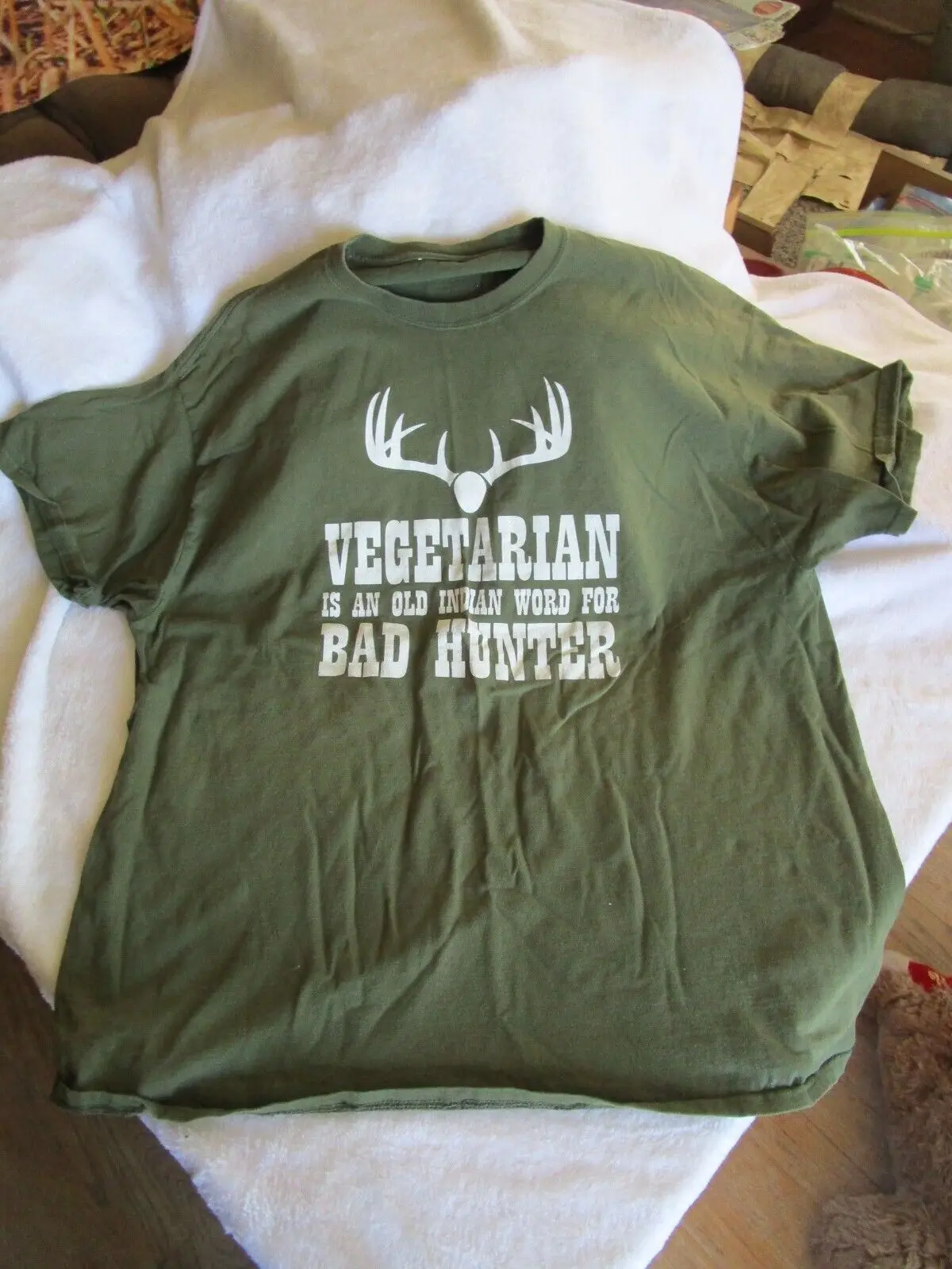 

Mens Vegetarian = Bad Hunter Shirt Size 2X Green in great shape