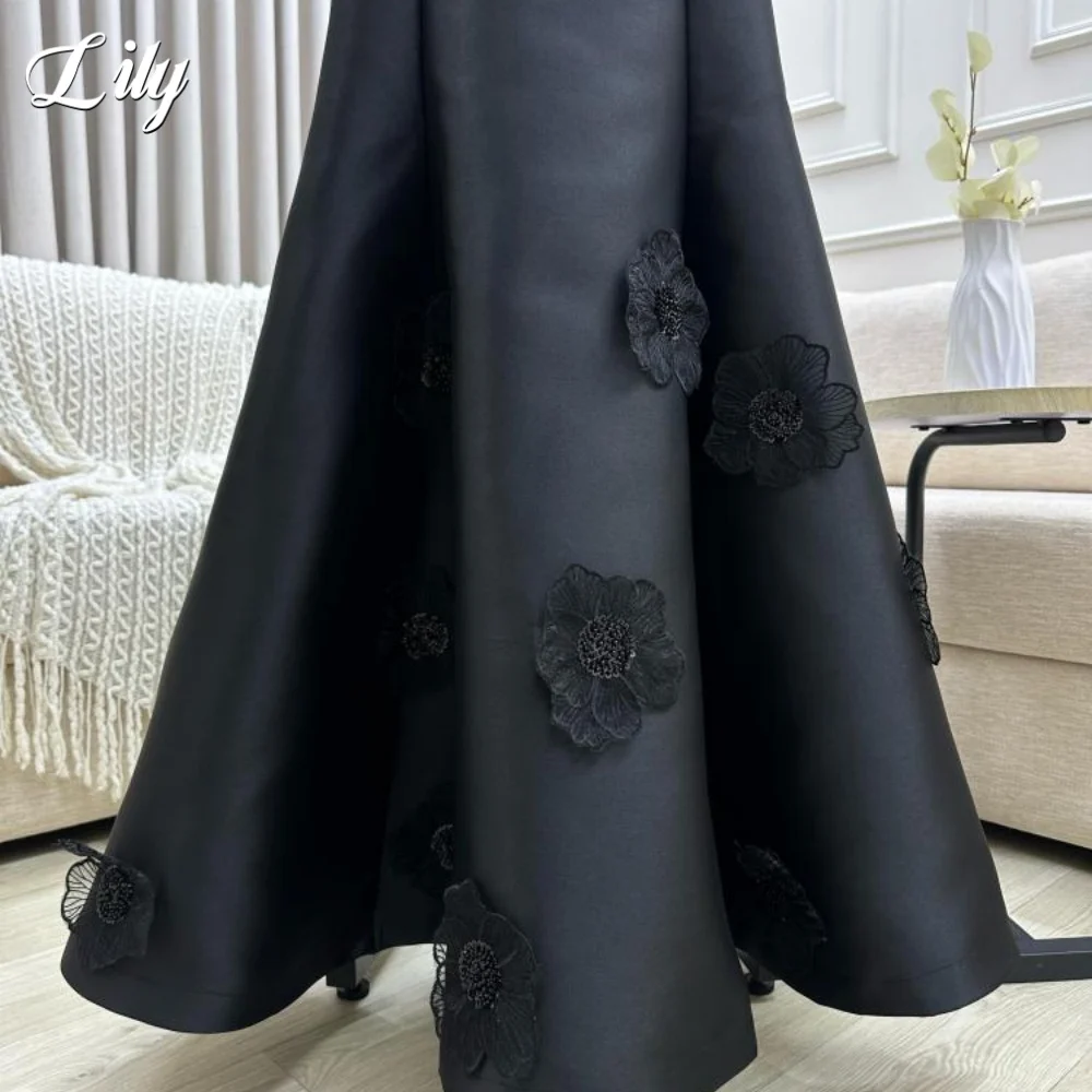Sukienka balowa Lily Black bez ramiączek, z kwiatami 3D, krój trąbka, gorsetowe wiązanie na plecach, plisowana, idealna na specjalne okazje, możliwość personalizacji.