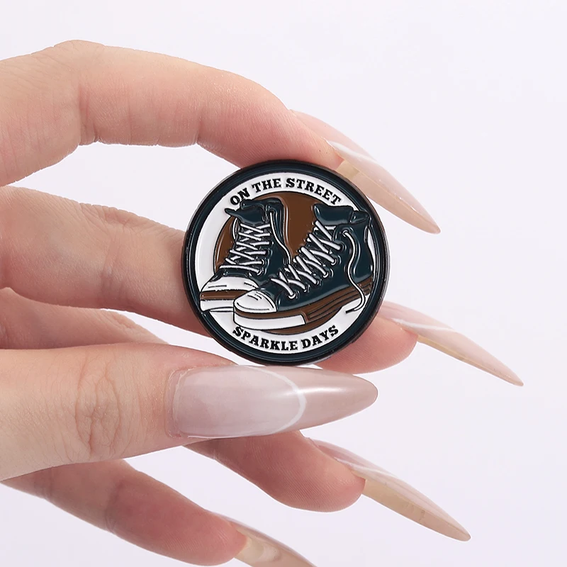 

Punk Canvas Shoes Enamel Pins Never Regret Love To The End Brooches Backpack Lapel Badges Retro Jewelry Gift for Friends