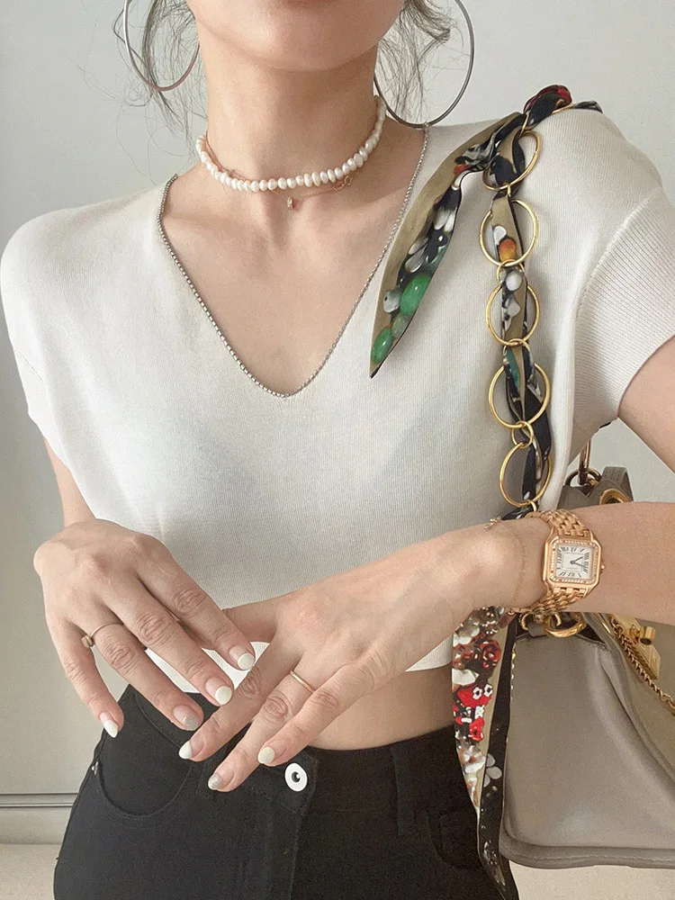 

Женский летний тонкий трикотажный топ Akimbo Rêve Lenzing с V-образным вырезом и стразами, короткий рукав, трикотажная футболка-поло