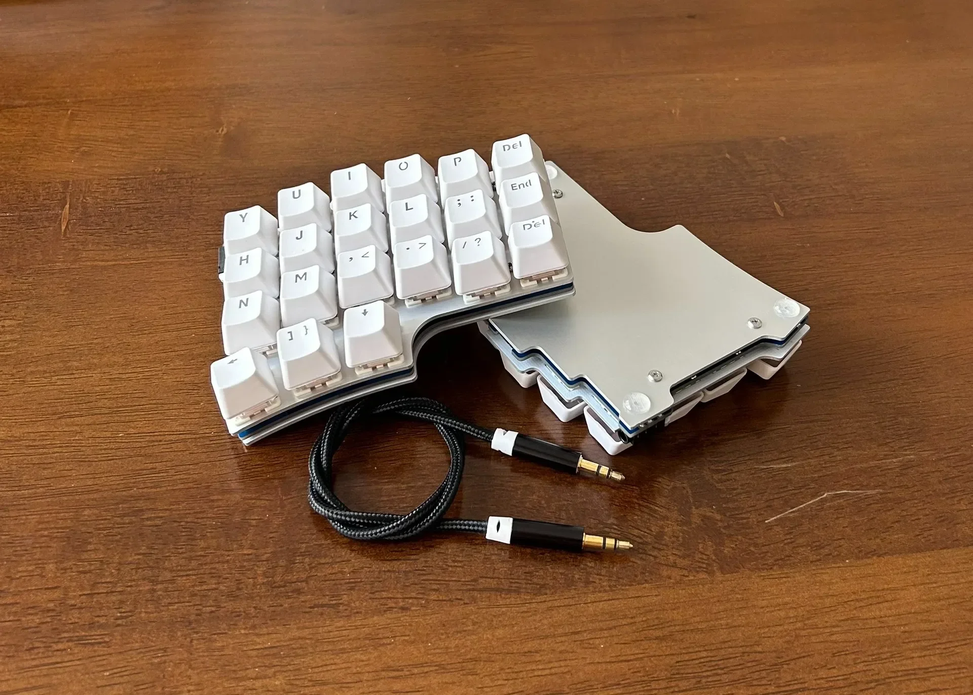 

X8 Split Keyboard 3x6 Wired Single-mode Mini Ergonomics Mechanical Keyboard Custom 42keys Hot Swap VIAL Gaming Split Keyboard
