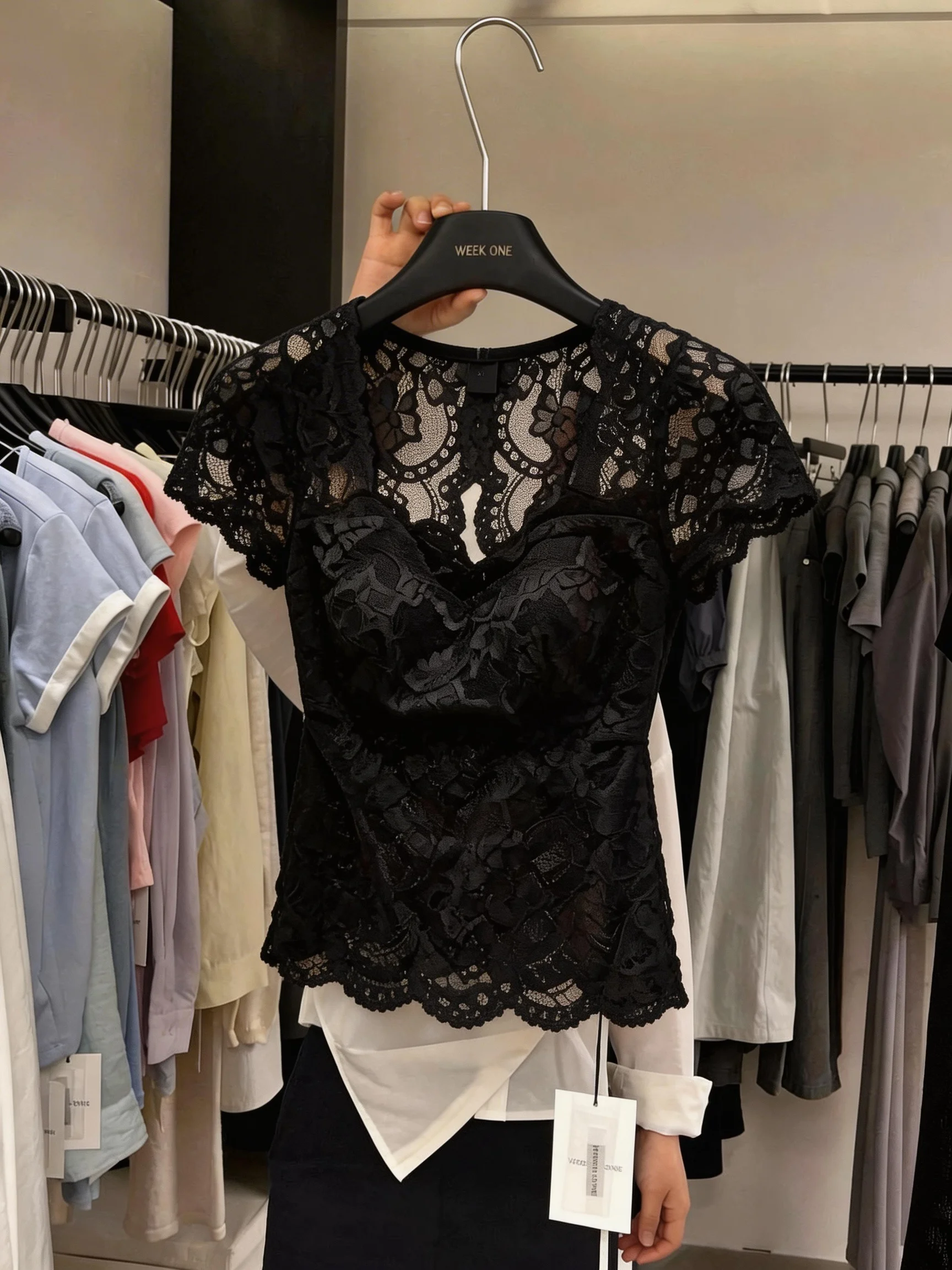 Sweet Style Lace Short Sleeve T-Shirt with Chest Pad Hollow Back Design Breathable Sweet Female Top City Walk Summer Fashion
