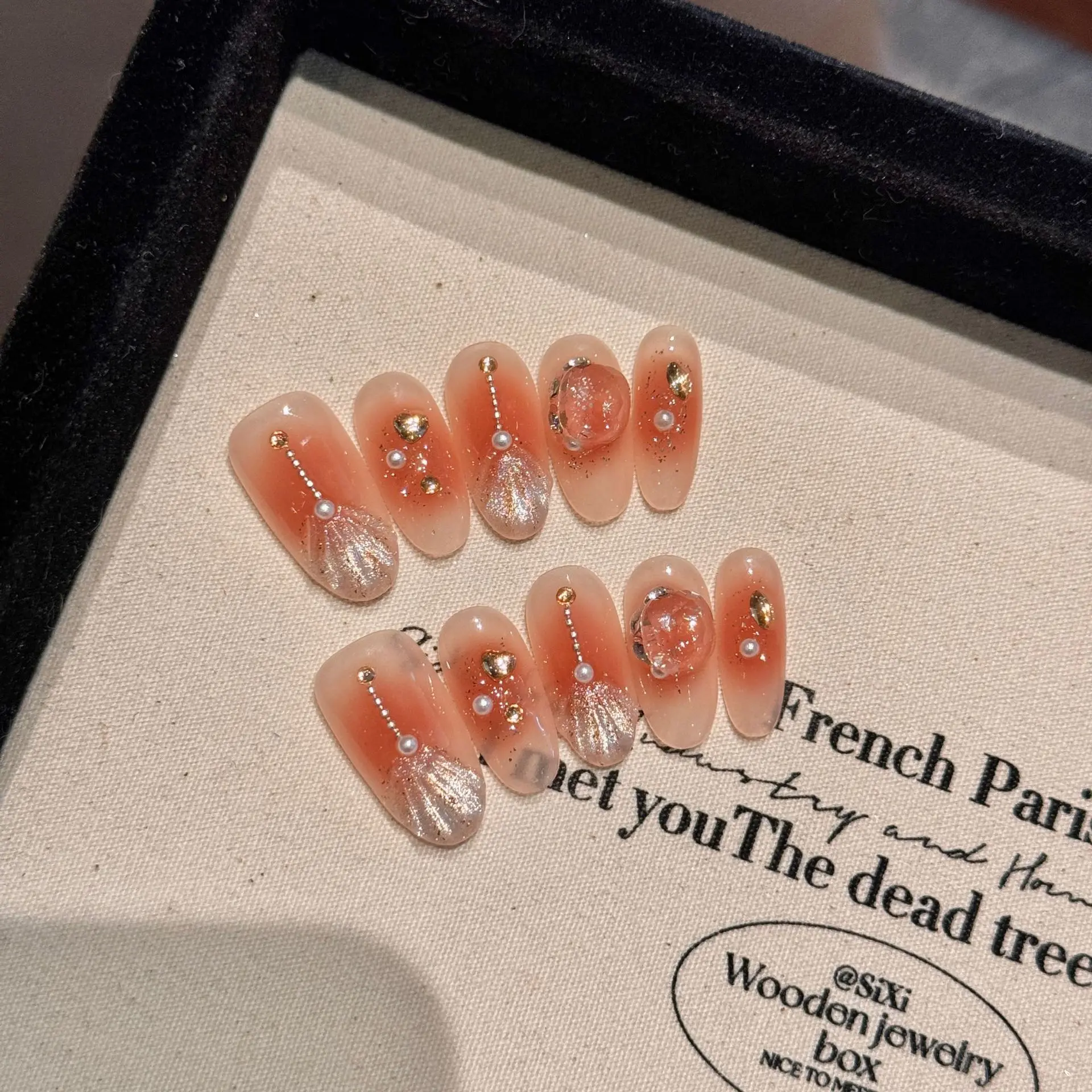 

Handmade Press on Nails Orange Aurora Cat Eye Fake Nail Tips for Women Girl Wearable Detachable Shiny Mermaid Almond False Nails