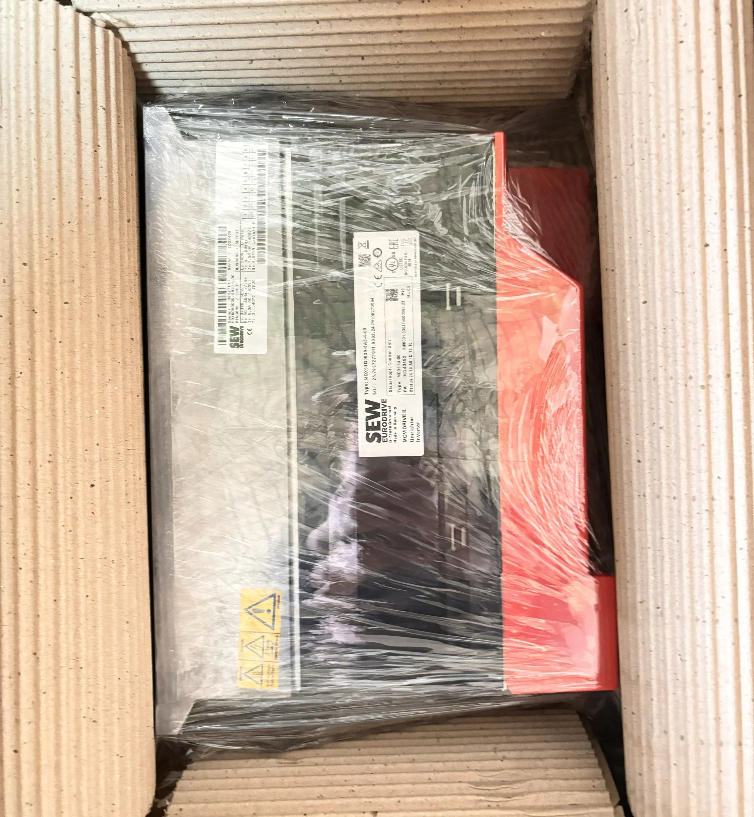 

Inverter Model MDX 61B 0030 - 5A3 - 4-00/0 T