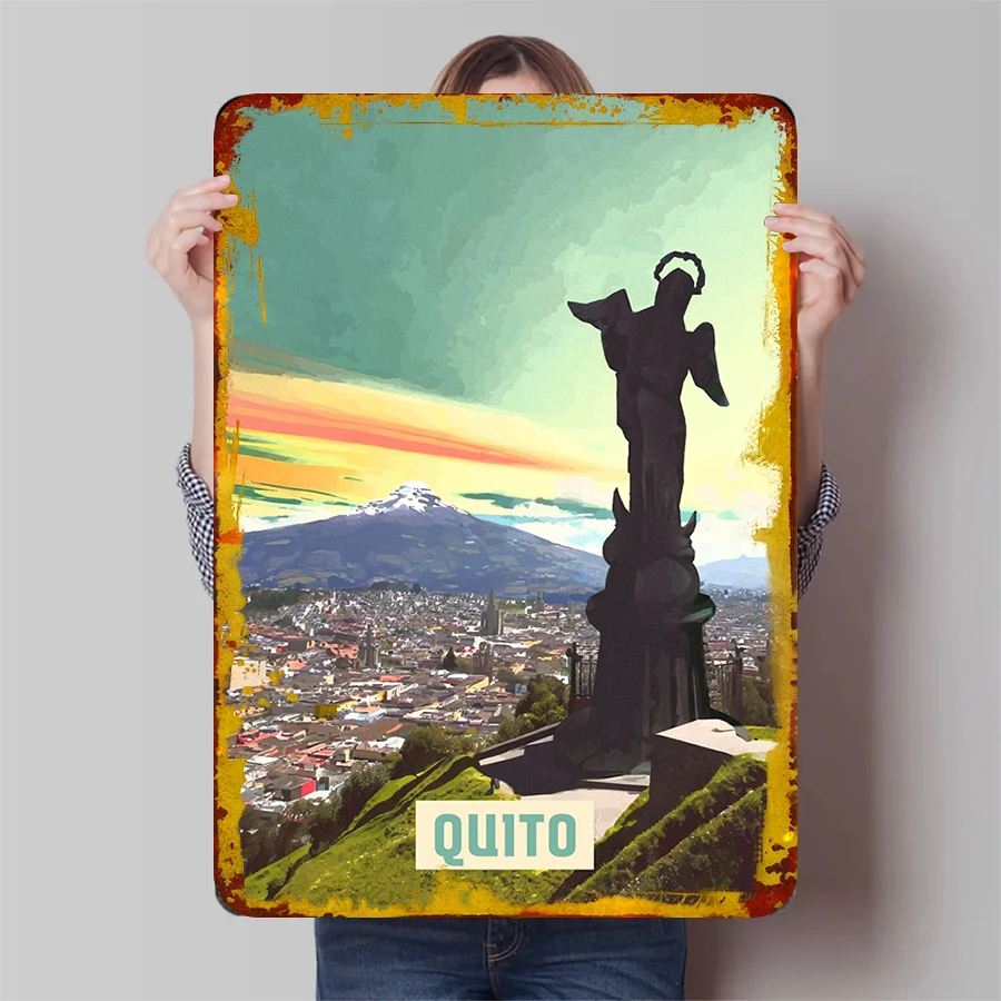 Quito Ecuador Skyline Arte de pared de metal con estatua virgen y decoración de paisaje de volcán