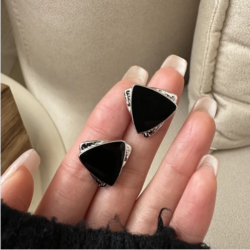Temperament Triangle Earrings New Trendy High-end Minimalist Black Ear Stud For Women Retro Style Earring Jewelry