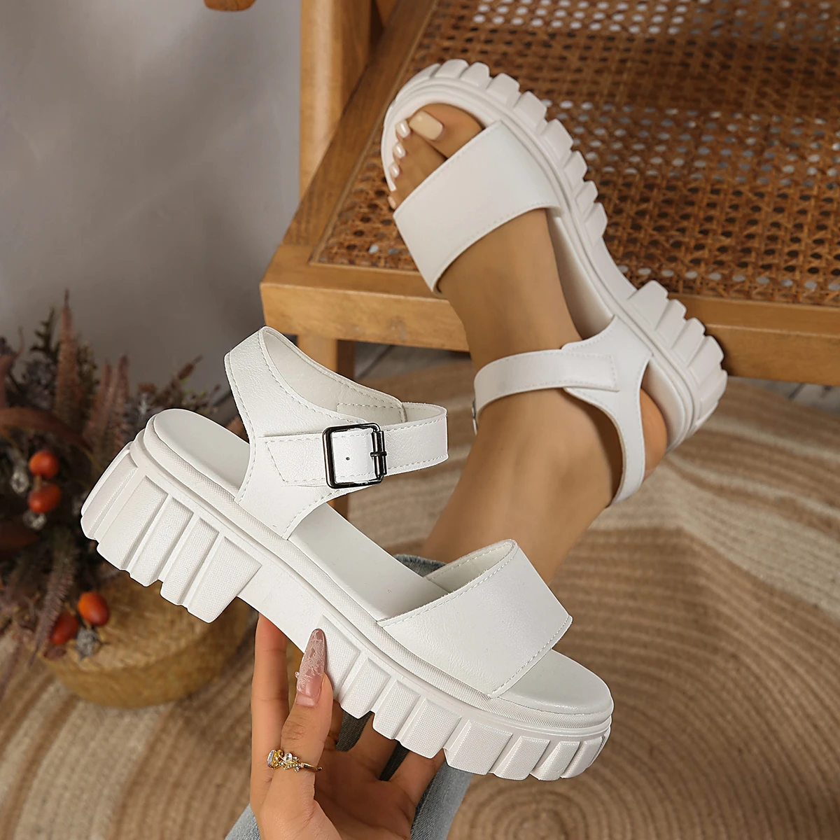 Women Platform Sandals Summer Solid Color Round Head Sandals Chunky Heel Casual Style Shoes Women Large Size Buckle Strap Shoes