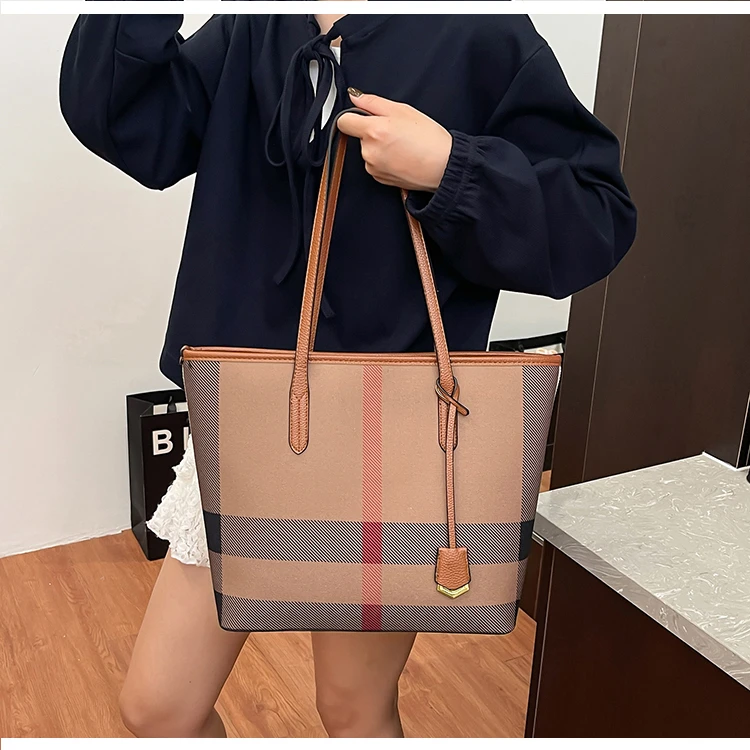 

2025 New High-end Luxury Brand Ladies Leather Shoulder Bag Famous Designer Simple Paris Vintage​