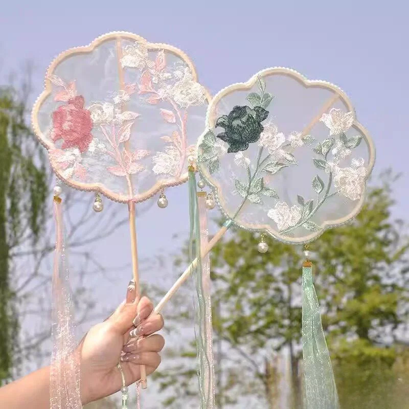 

Handheld Chinese Traditional Silk Flower Fan Accessories for Photography And Performance Lolita Style round Shape