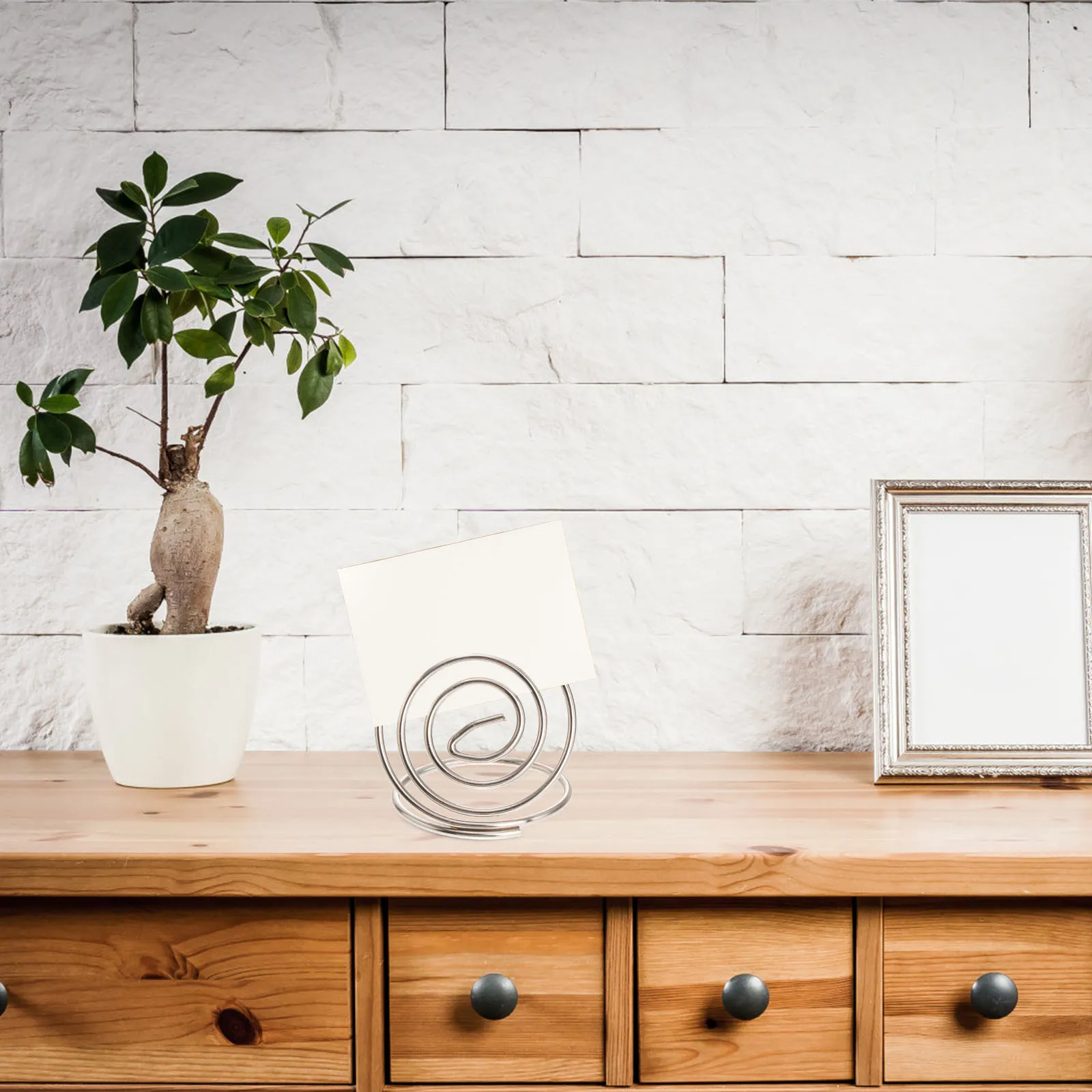 

24 pcs Desktop Photo Clips Silver Heart-Shaped Holder Spiral Base Table Number Holders For Wedding Party Office Menu Name Card