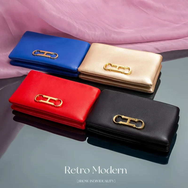 

CHCH Retro and Versatile Solid-color Fashion New Women's Rectangular Clutch Minimalist Classic Letter-style Cardholder