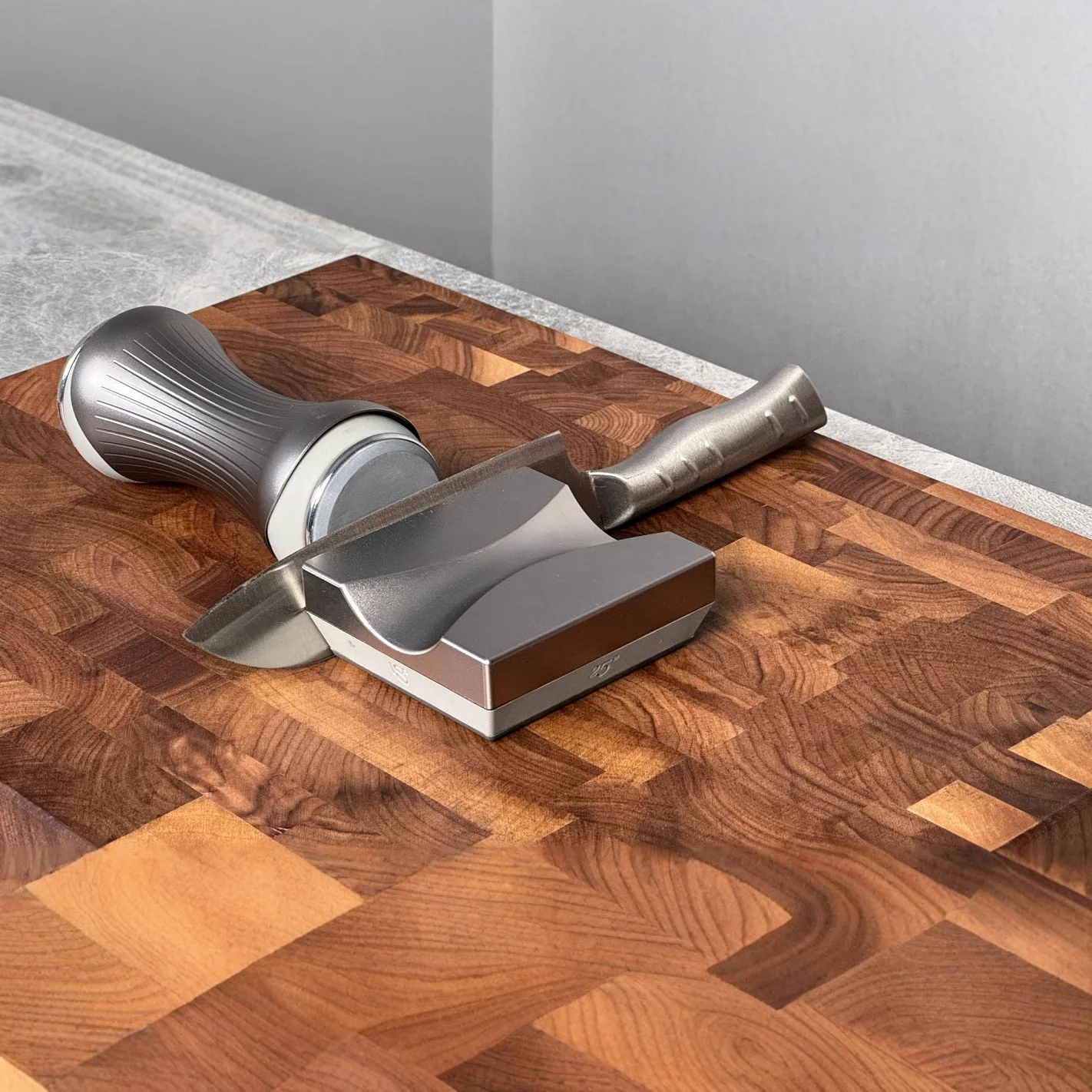 

2-4 Stones Rolling Knife Sharpener Fixed Angle Knife Sharpener System Kit with Tumbler Diamond Grinding Stone Grinding Apparatus