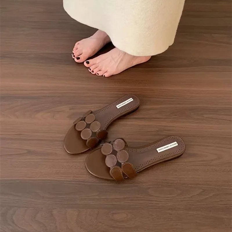 Niche Design Flat One-strap Flip-flops for Women, Outdoor Summer Vacation Style, Gold Sandals for Women