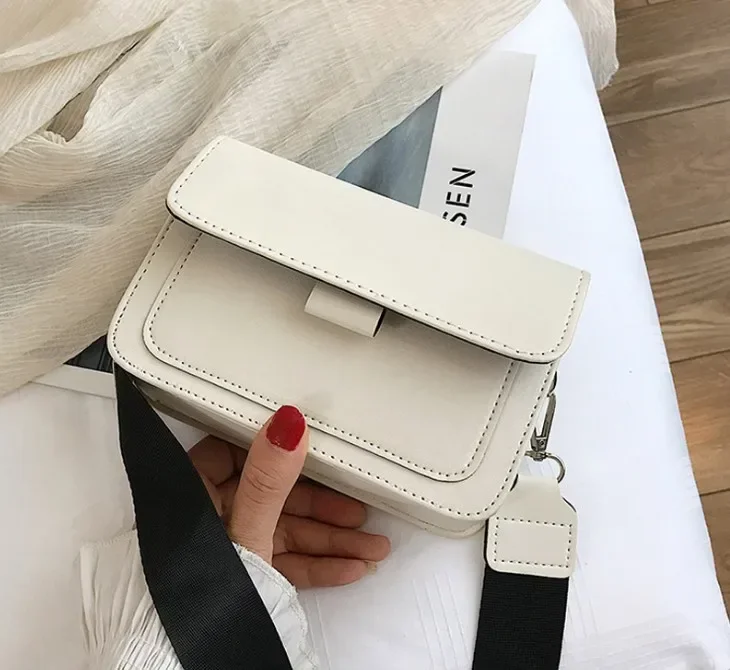 Ladies Messenger Bag 2024 New Trendy Wide Shoulder Strap/chain Small Square Bag Retro Casual Simple Flap Crossbody Bag for Women