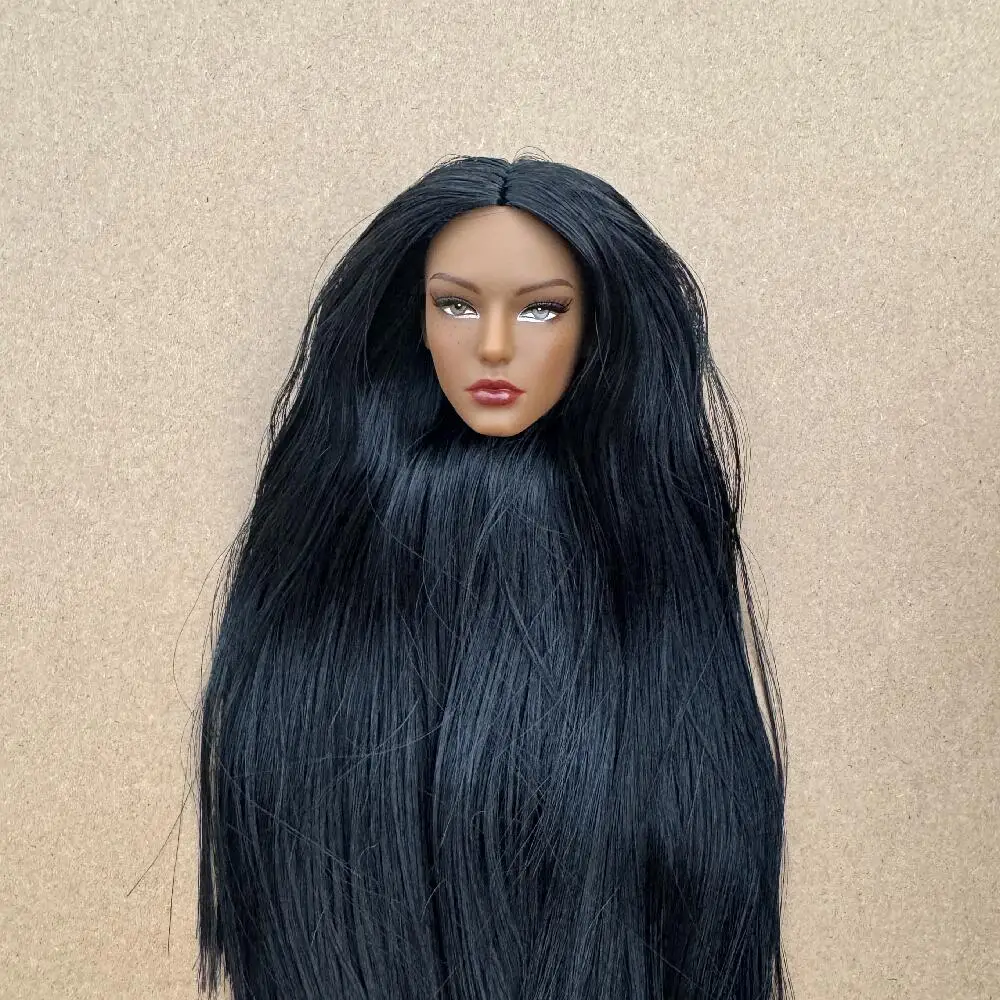 1/6 Modell-Puppenköpfe mit Sommersprossen und buntem Haar, erhältlich in den Hauttönen Braun, Weiß und Beige für die Puppenherstellung. – Detail 17