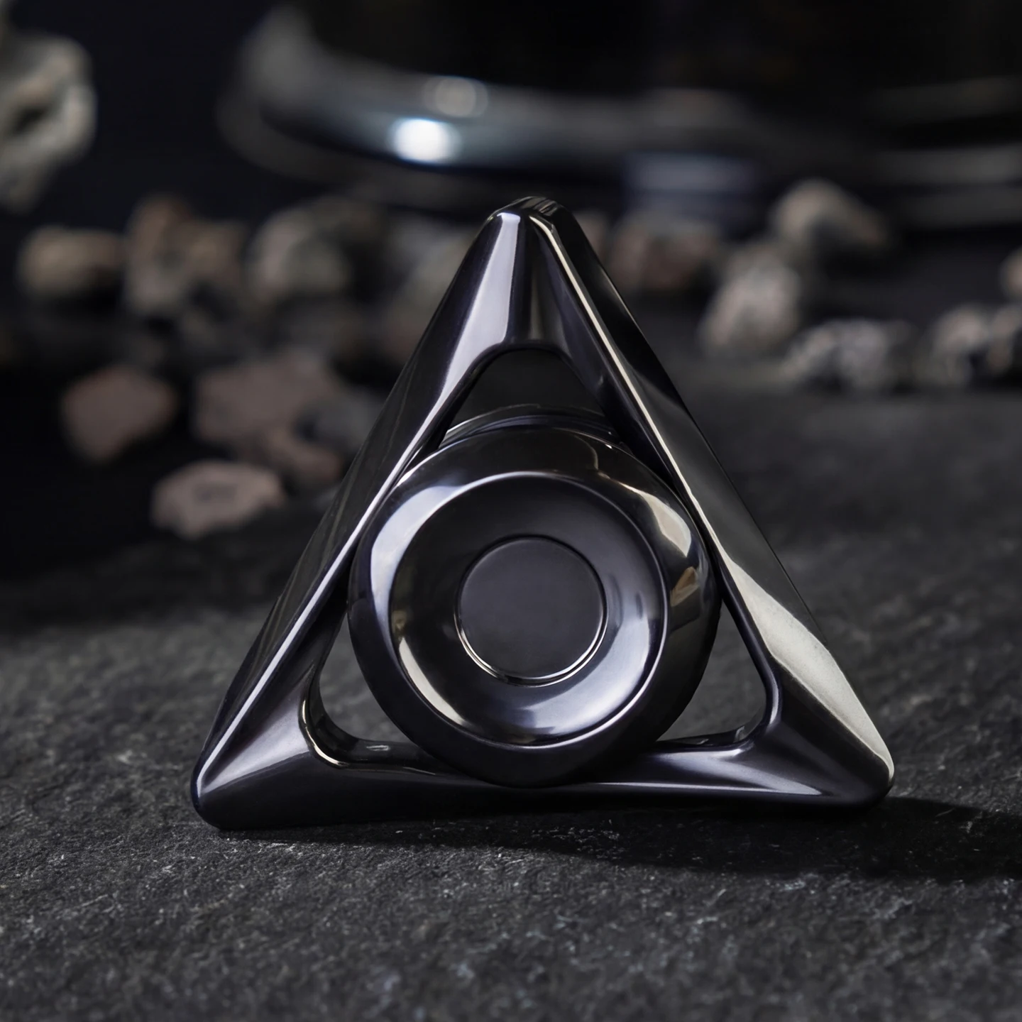 F6M EDC 回転式メタル三枚刃フィジェットスピナー - 機械設計とスムーズな回転動作を備えたストレス解消玩具