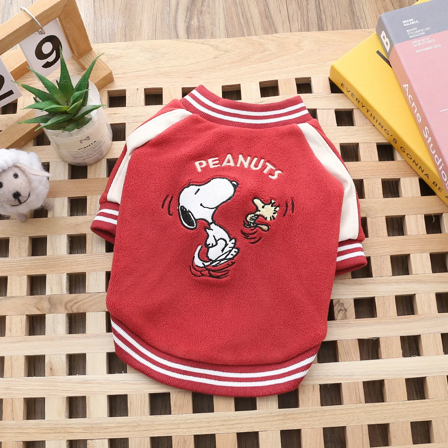 

Snoopy's New dog Autumn and winter Four-legged clothes Baseball coat Warm pet dog Jacket Pet Dog Clothes