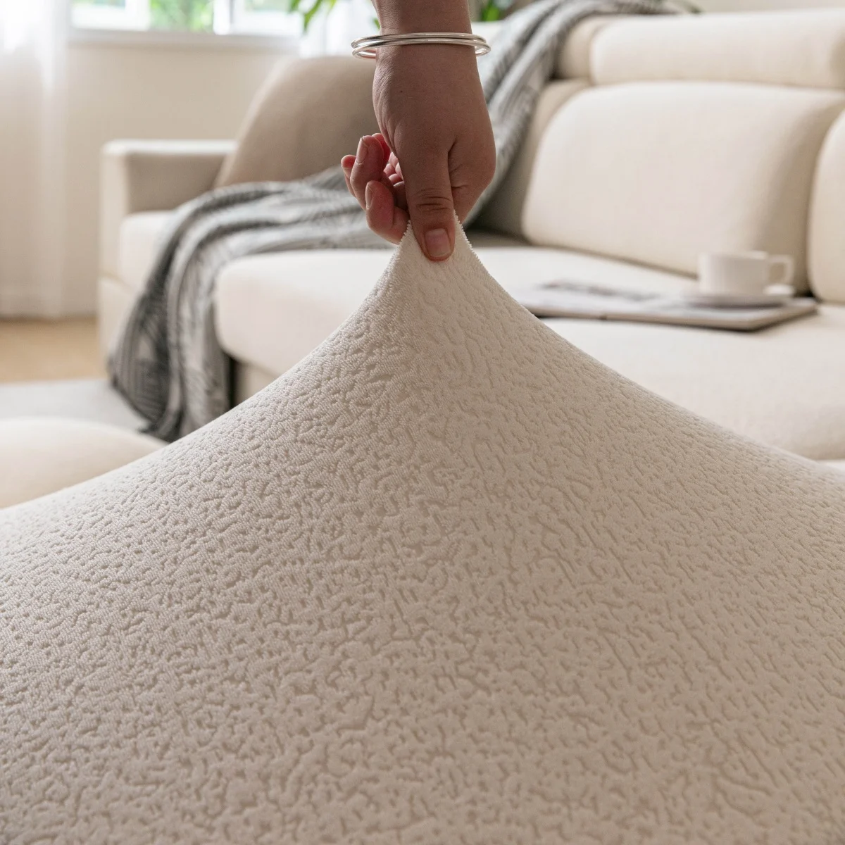 1pc Teddy Plush Solid Color Sofa Cover Elastic Wrap-Around Warm & Comfortable Pet-Friendly Anti-Slip Anti-Dirt Elastic Washable