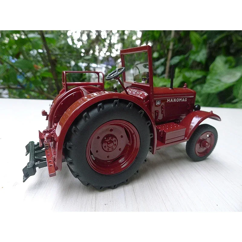 Rare Farm Vehicle 1:32 Scale Hanomag R 40 Resin Tractor Model Collection Ornament Souvenir Kids Adult Toys Holiday Gift