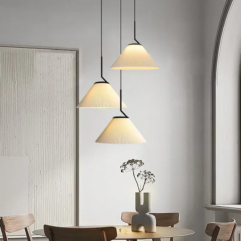 Lampe LED suspendue plissée au design nordique moderne, luminaire décoratif d'intérieur, idéal pour un salon, un restaurant, une chambre à coucher ou un loft