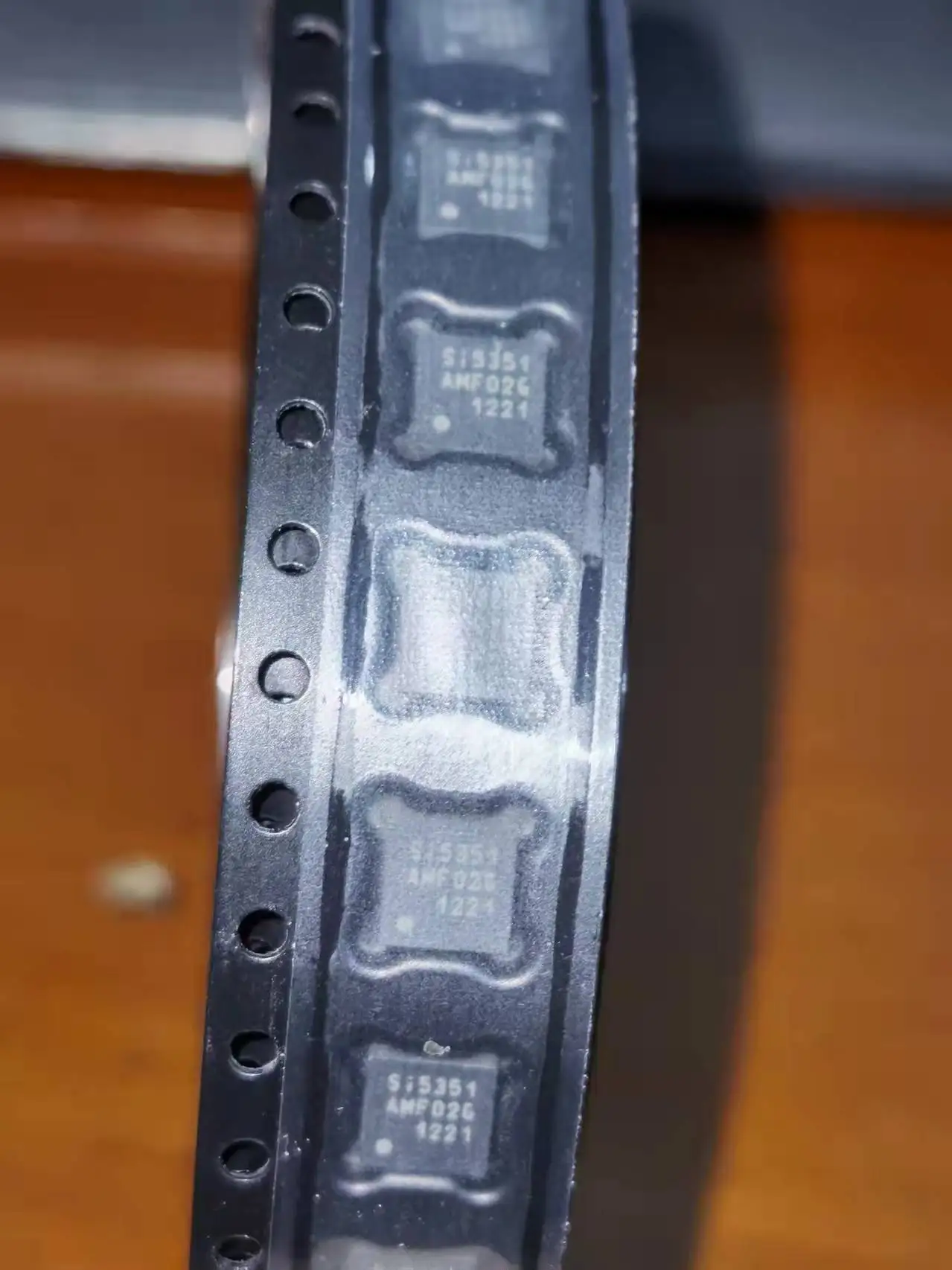 

SI5351B-B02073-GM SI5351B SI5351B-B-GM qfn20 5pcs