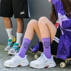 Calcetines con letras de dibujos animados para hombre y mujer, medias deportivas de estilo Hip Hop, Skateboard, color blanco y negro