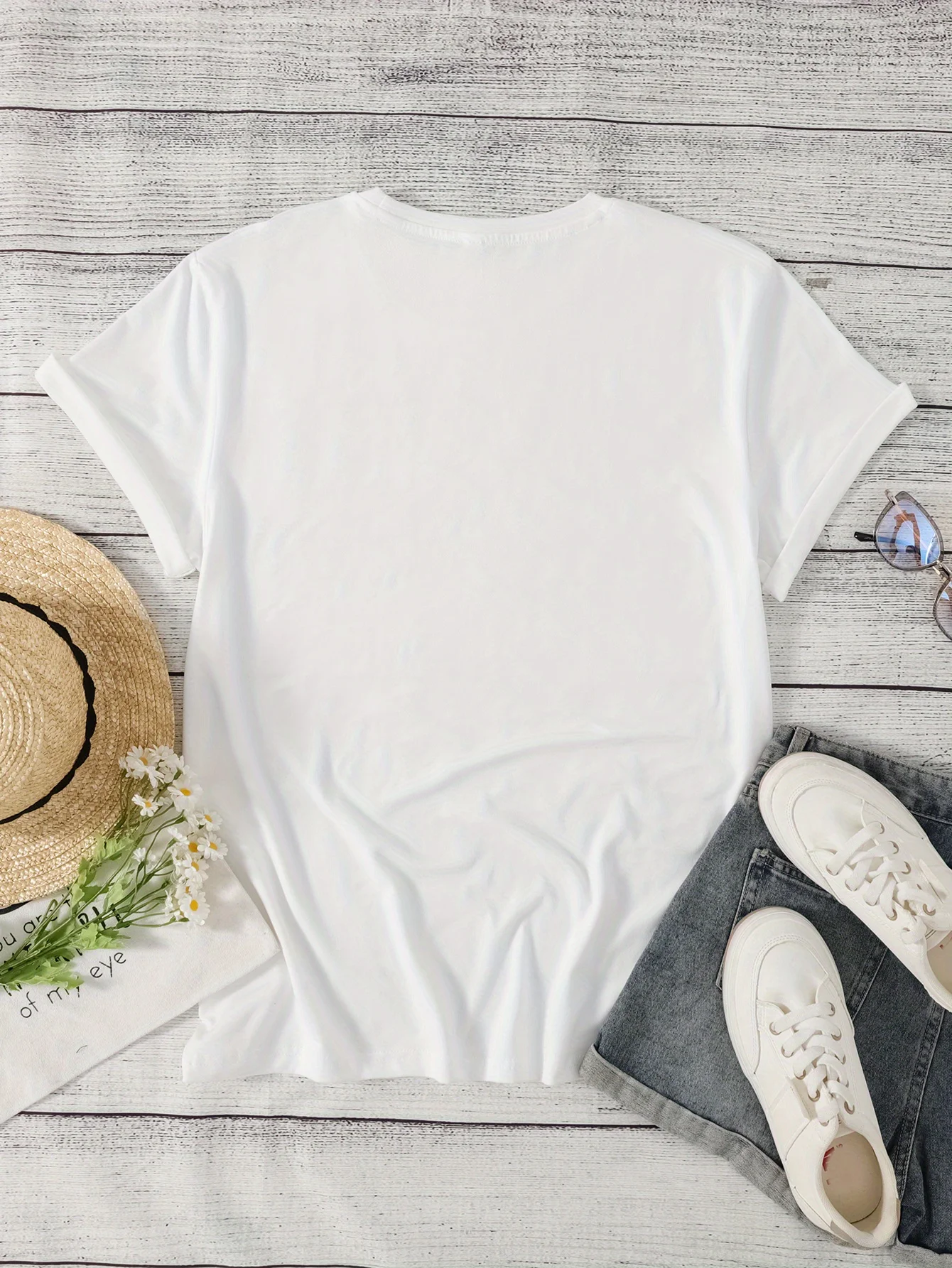 Sleeve Top in White with Orange Yellow Brushstroke Design Women's Chic Heart Graphic T-Shirt - Casual Crew Neck