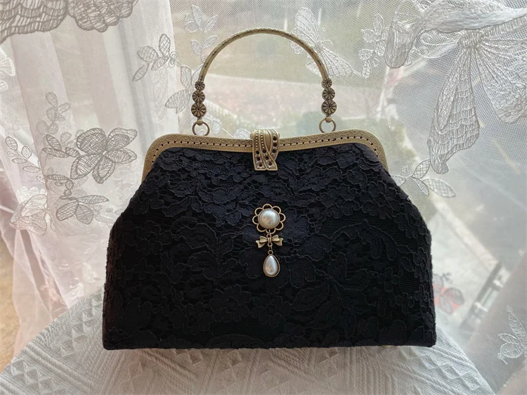 Lost in Vinatge Lace Floral Gunmetal Closure Gold Kiss Lock borsa a mano