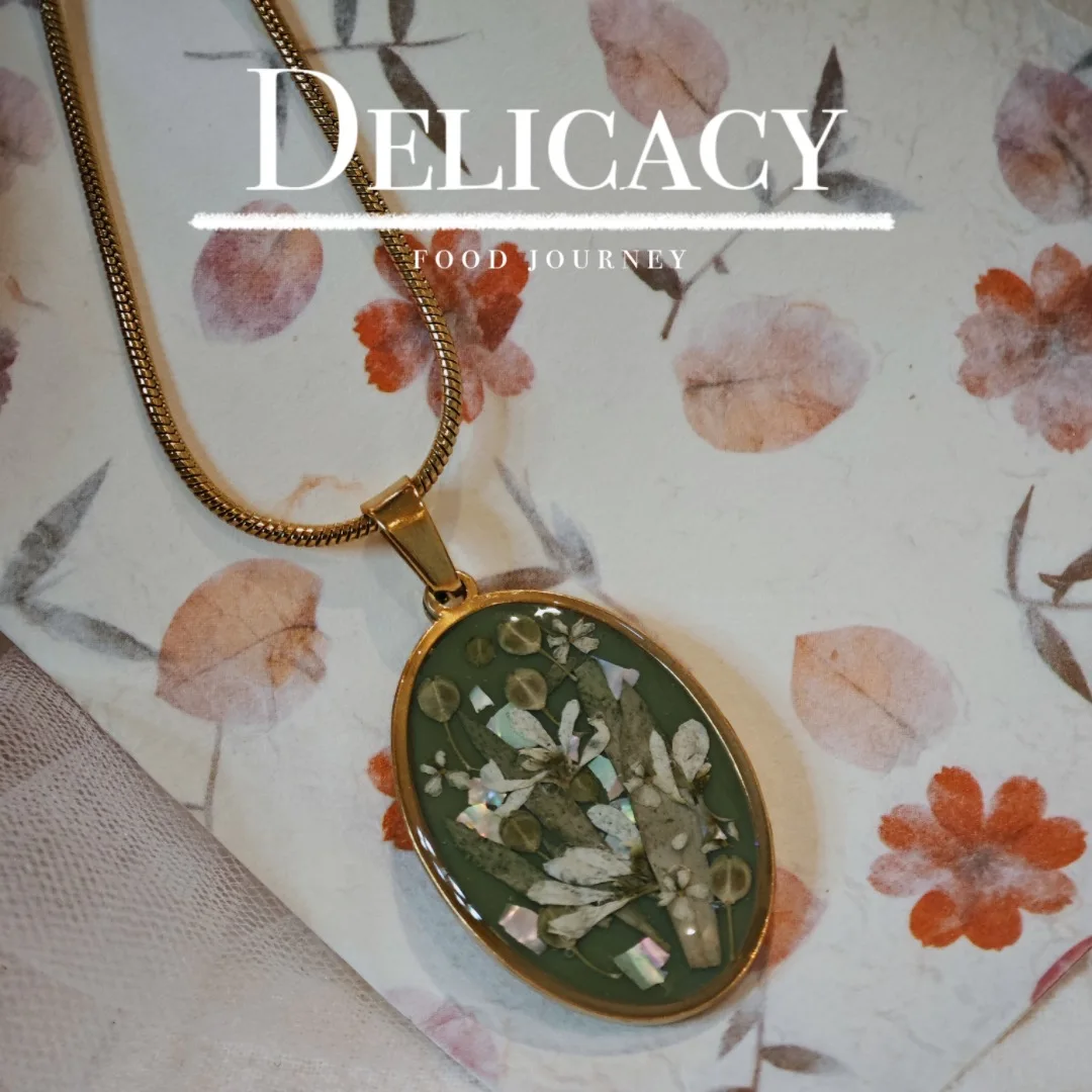 

3202 Wholesale Plant Specimen Dried Flower Necklace Stainless Steel Snake Bone Chain Vintage Oil Painting Style Christmas Gift