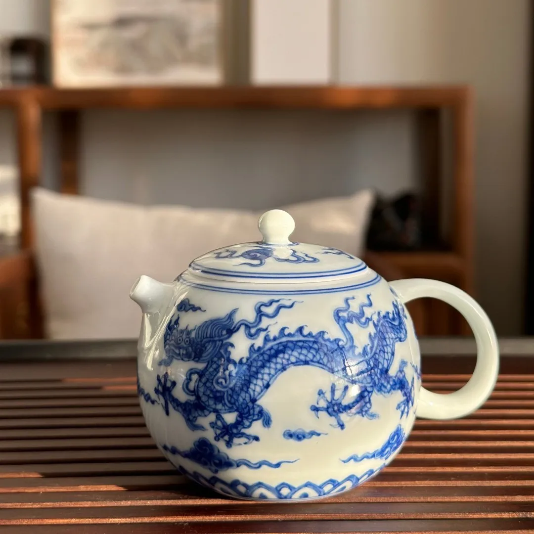 Jingdezhen antique handmade ceramic small Xishi teapot hand-painted blue and white porcelain