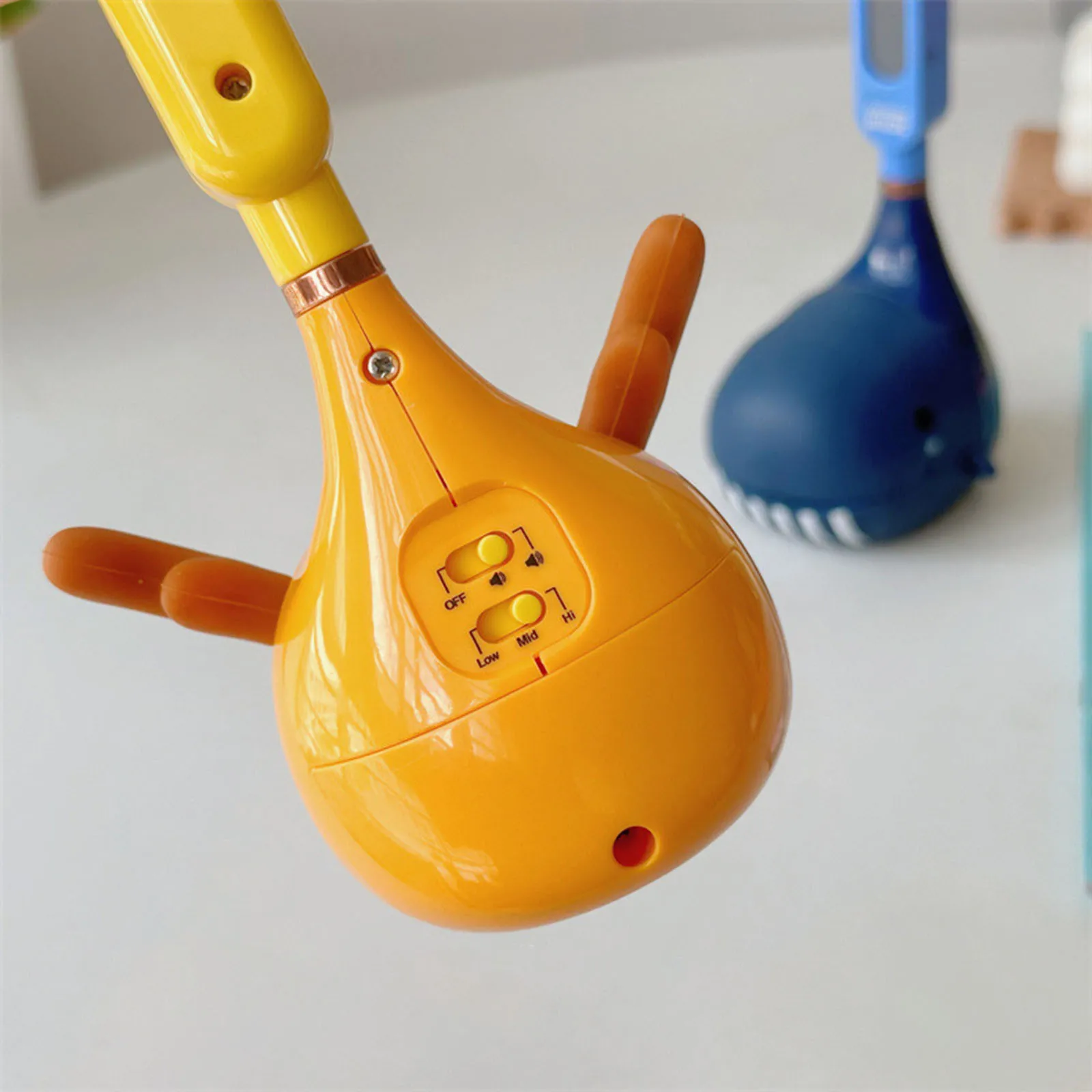 Baby-Xylophon-Sticks. Das ist ein magisches Musikspielzeug. Ein elektronisches Instrument, das eine wundervolle Xylophonmusik für Kinder erzeugt werden kann
