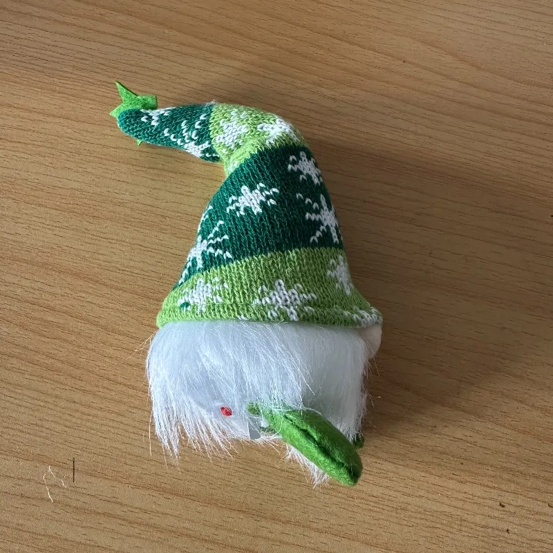 

Radiant Gnome Christmas Doll: Warm lights + soft fabric creates festive ambiance, perfect heartwarming New Year gift