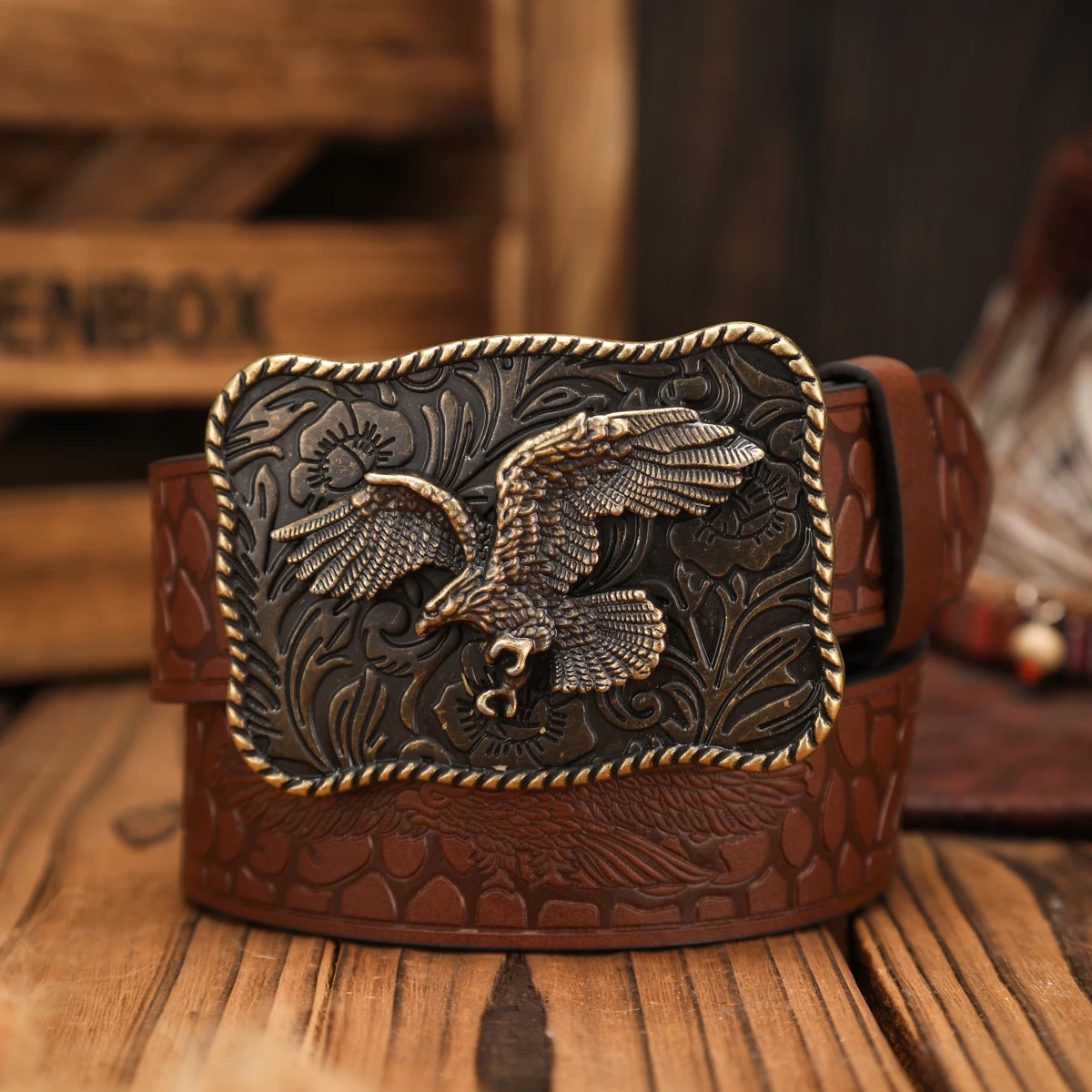A casual, individual and retro belt for both men and women, a brown PU belt in western style (with perforated nails included)