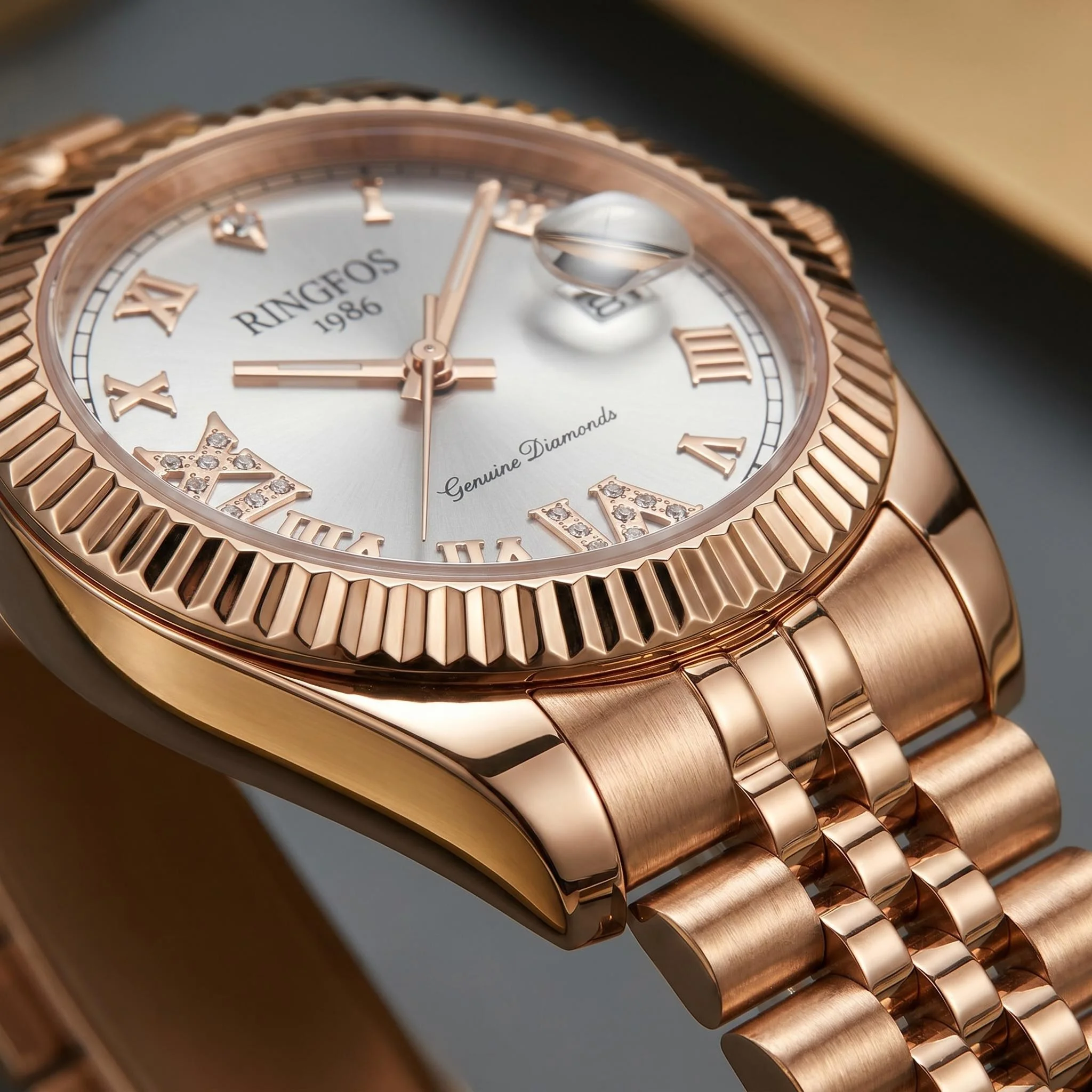 Men’s Quartz Wristwatch, Featuring a White Dial with Gold Accents; Stylish, Minimalist and Elegant, Perfect for Everyday Wear