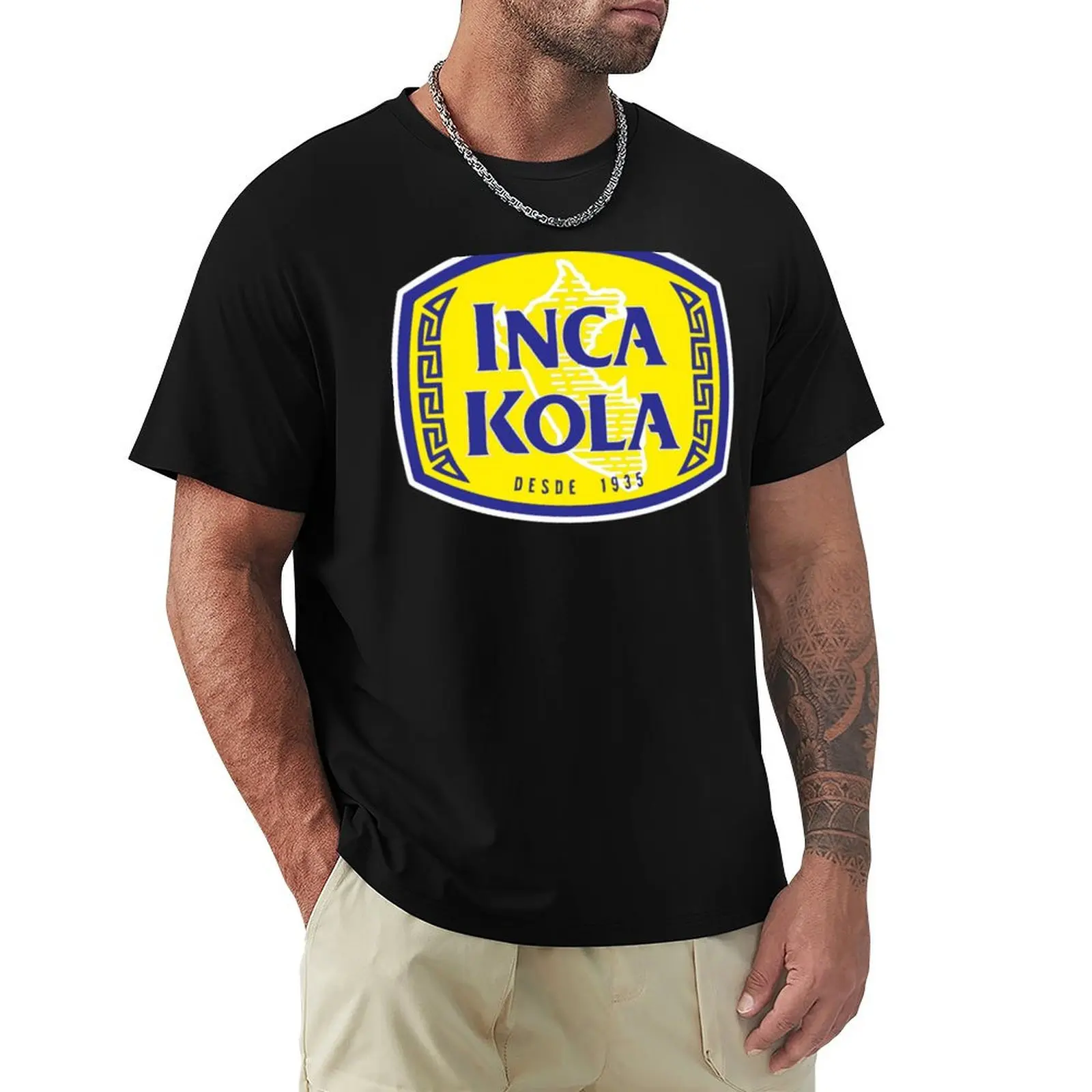 Camiseta con estampado de Inca Kola, producto superventas, estilo streetwear.