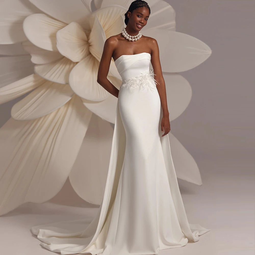 Charming Jersey Wedding Dresses with Feather Strapless Bridal Gowns Court Train 2024 Summer New Sleeveless Vestido De Novia